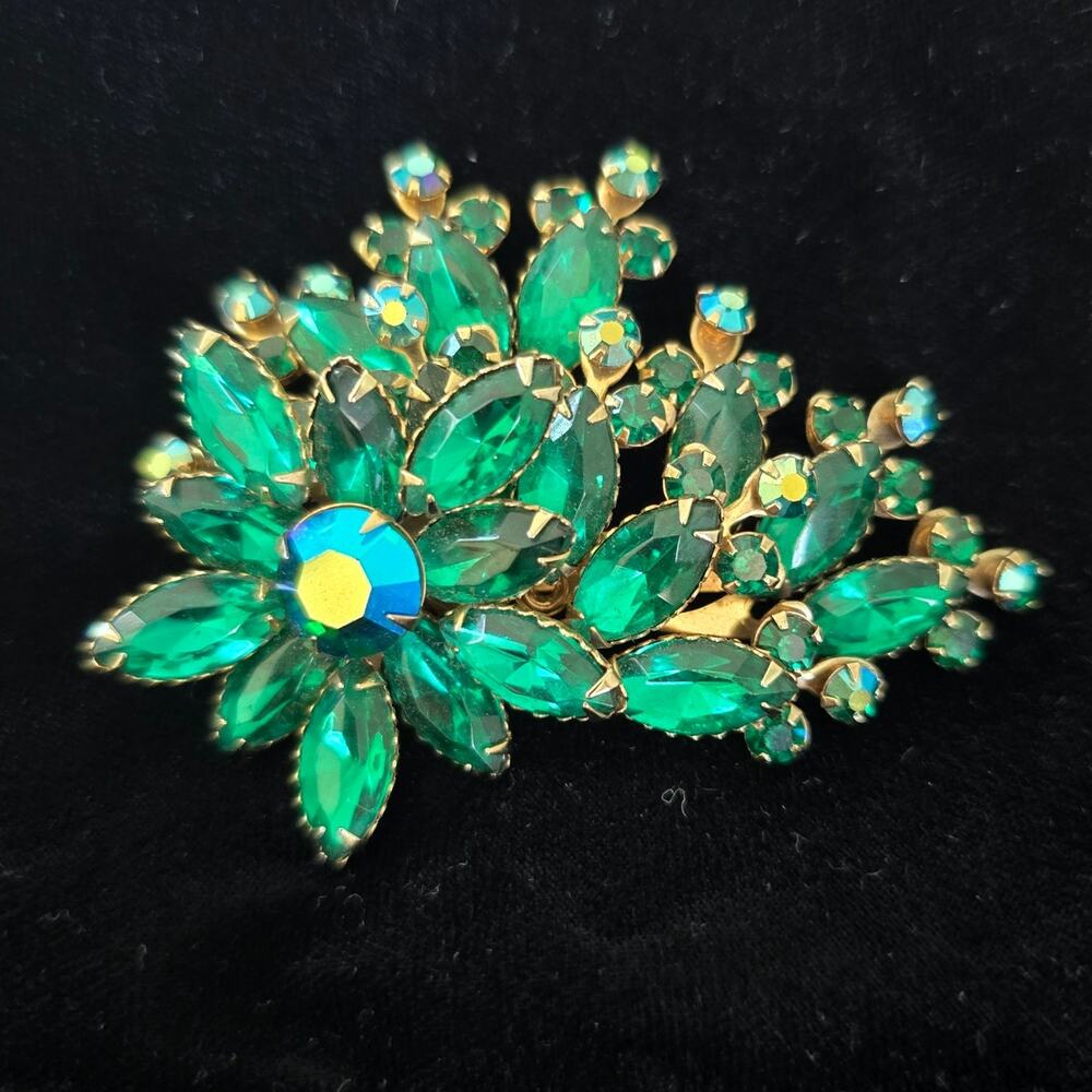 Vintage Brooch Emerald Green Aurora Borealis Rhinestone Floral Mid Century Glam - Picture 5 of 13
